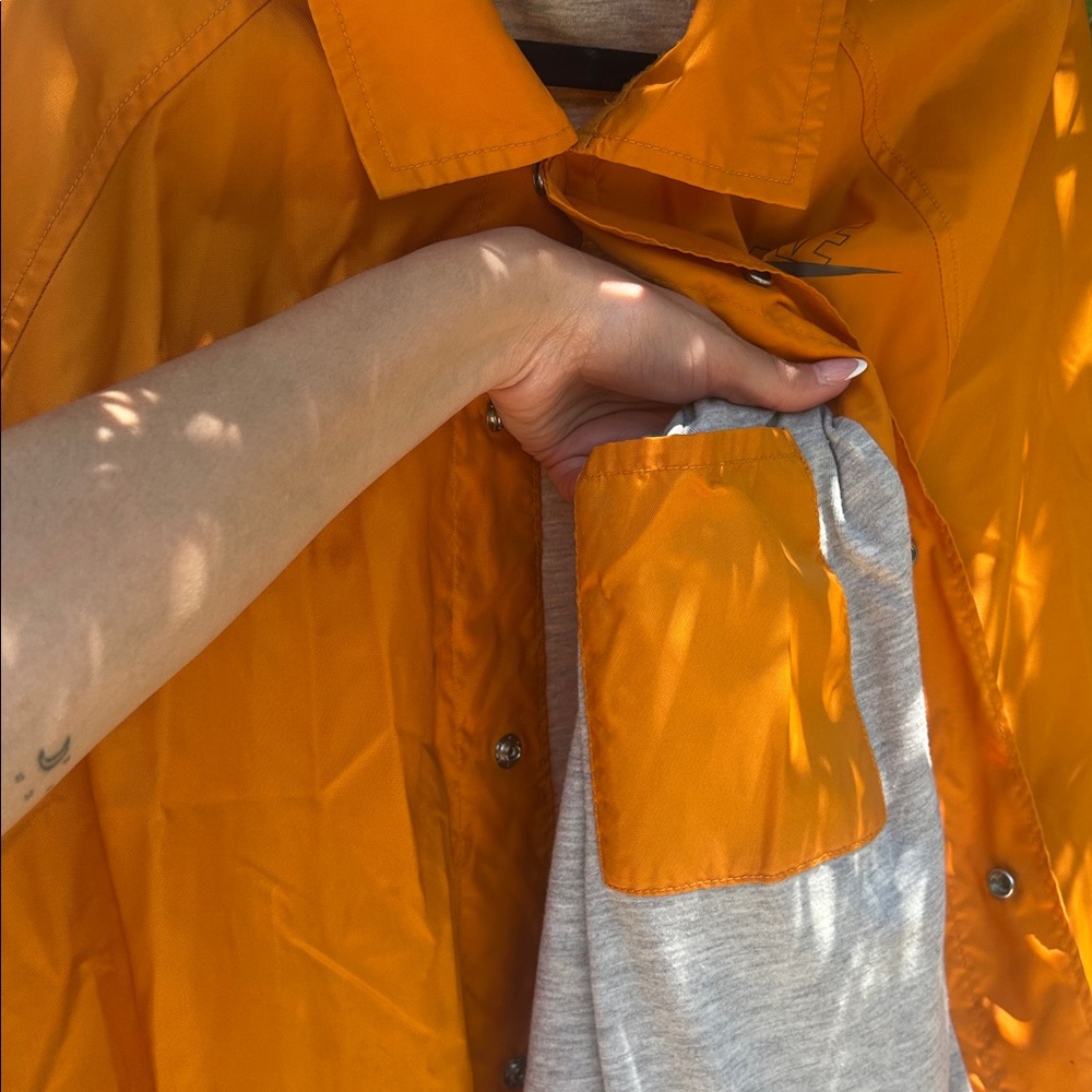 Nike Men’s Bright Orange Lightweight Windbreaker Jacket - Picture 7 of 7